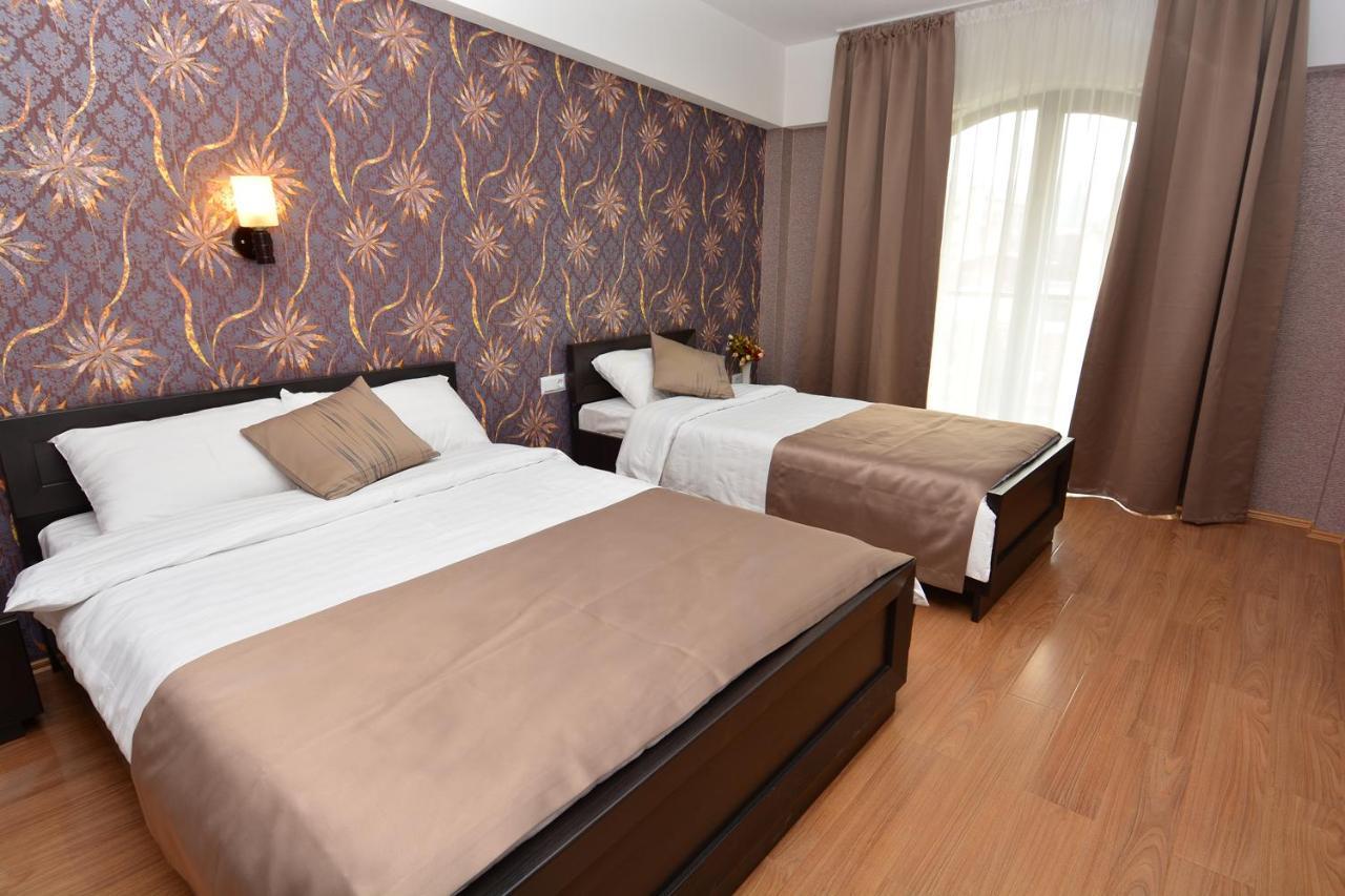Granada Hotel And Restaurant Tbilisi Exterior photo